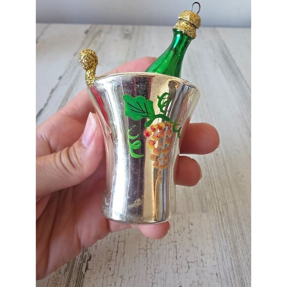 Vintage champagne ice box glass ornament Xmas tree 1974 - Picture 3 of 9
